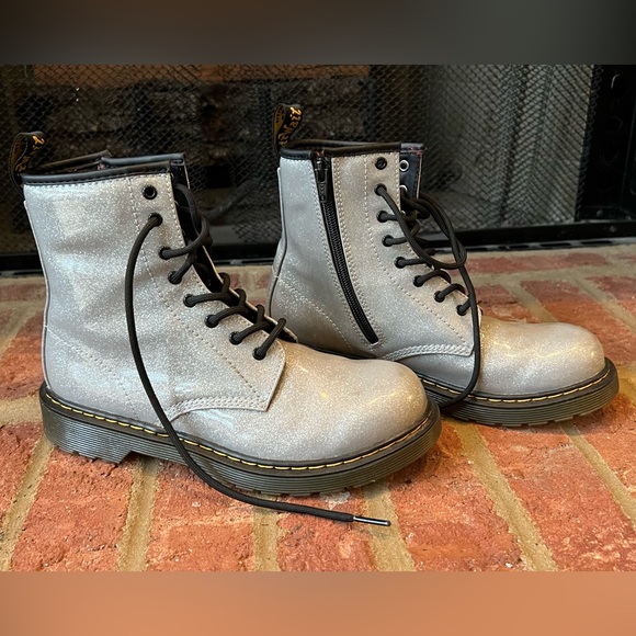 Woman’s Dr Martens Lace Up Boot, size 5M - Picture 4 of 7